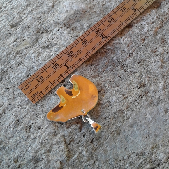 Sterling Silver Bear Fetish with Kokopelli pendant - Picture 3 of 7